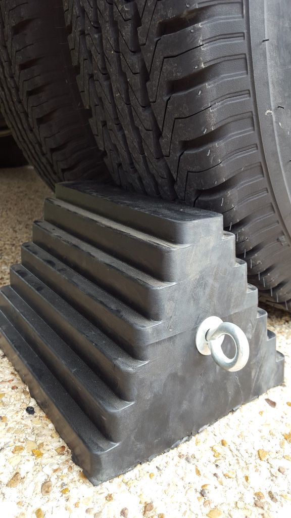 9 lb Heavy-Duty Rubber Wheel Chock – Non-Slip Vehicle Safety Block for RV, Truck, Trailer & Roadside Use